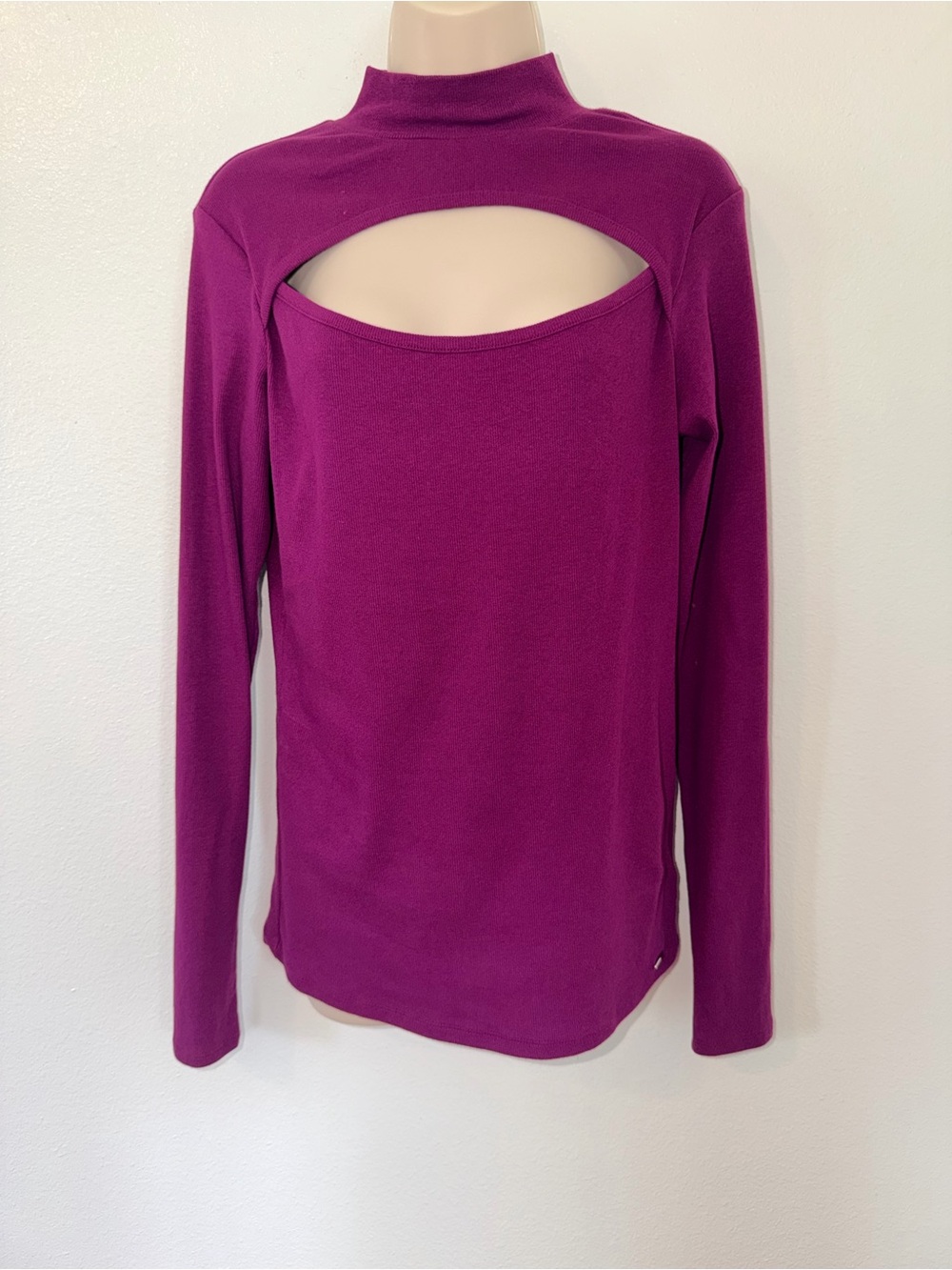 Guess Women's Long Sleeve Cutout Top - Magenta